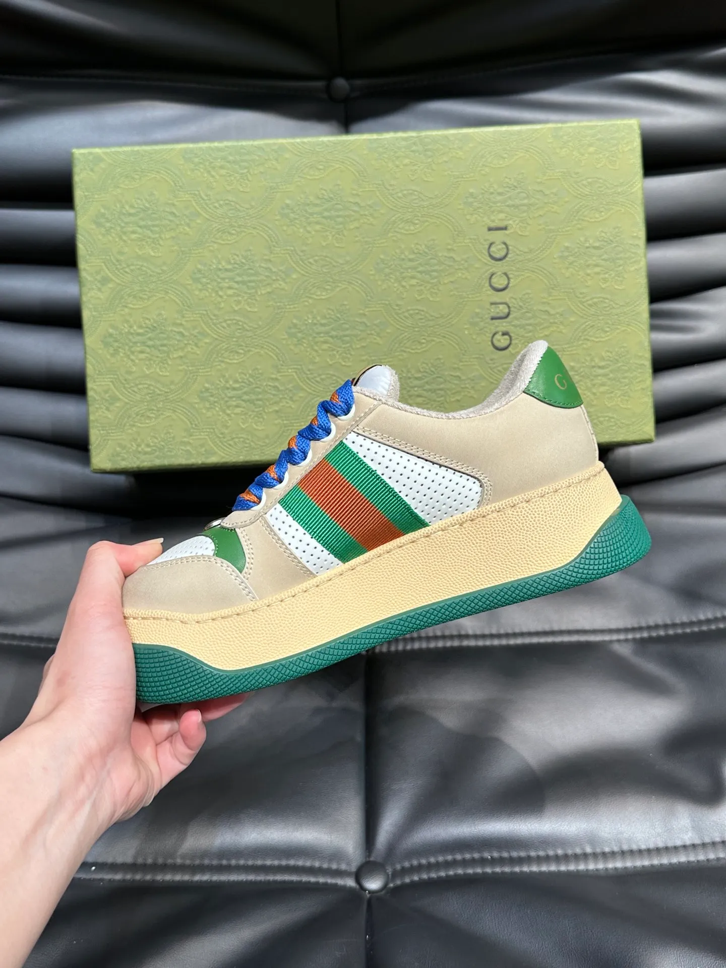 Men's men's shoes 💰p500 "GUCC*" Screener series 👫 Couple style GG thick-soled sneakers, the Screener series is inspired by the classic sneakers of the 1970s, cleverly incorporating the retro Gucci logo, two-color waterproof platform soles, and 5CM thick soles to enhance the aura, conveying the new design concept that a single product should be permanently accompanied by the passage of time, creating a retro distressed effect, decorated with metallic double G oval enamel details! High-quality, versatile classic items, highly recommended. Size female 35-39, male 38-44
